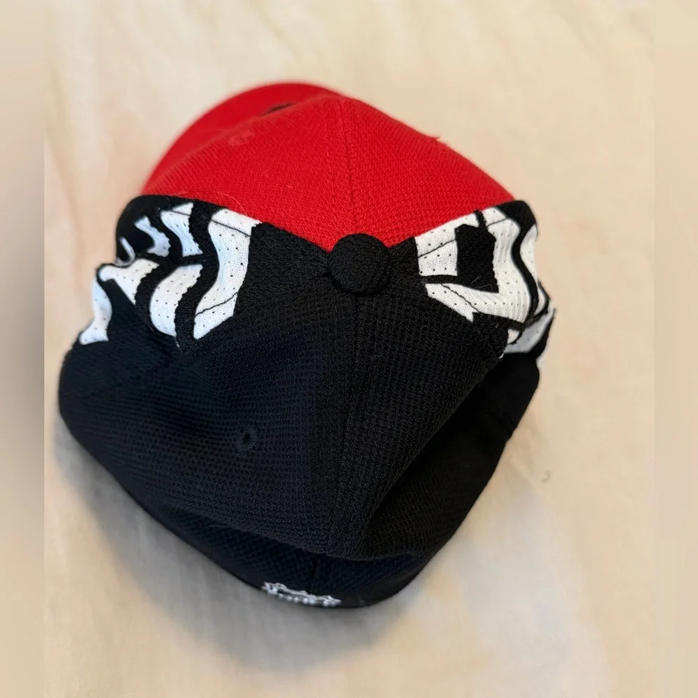 Reebok Chicago Blackhawks NHL Youth Hat Center Ice Collection Red Flex Fit Cap